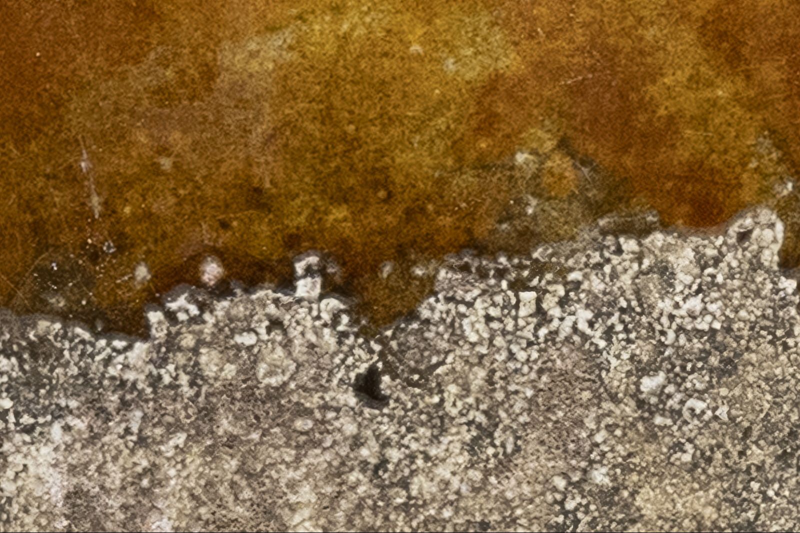 Ausschnitt des Produktfotos an der Stelle, an der die Glasur endet